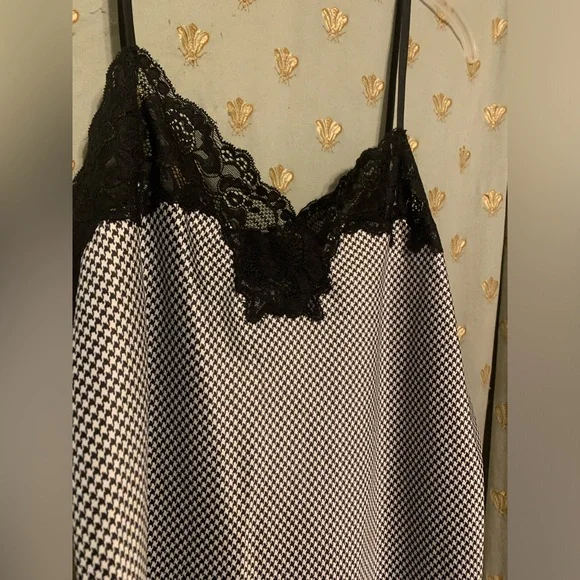 Ralph Lauren Women’s Checkered Slip size Medium - Picture 3 of 5